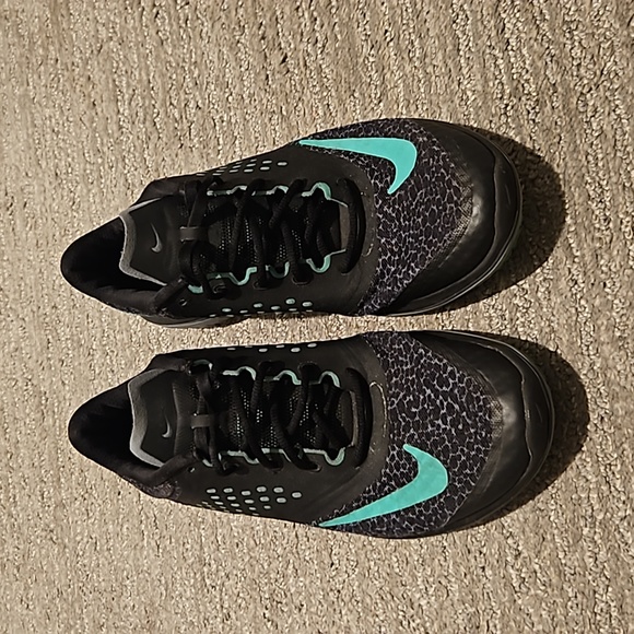 Nike Shoes - Size 8 Nike running tennis shoes (OBO)